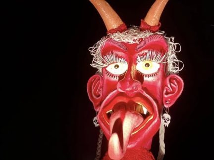 Vimperské peklo letos nově doplní obří loutky čertů