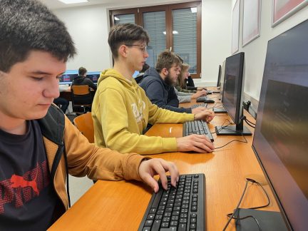 Studenti tří jihočeských škol poměřili síly v soutěži Boj o vlajku