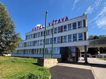 Město Český Krumlov koupí hotel Vltava. Zatím v něm zůstane ubytovna