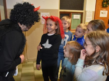 Na Čertovskou stezku se stála pořádná fronta