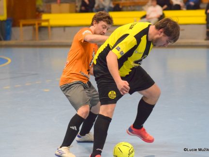 FUTSAL: Brufen zaskočil Delfíny, Ovečky sedmi góly vyprovodily Dream Team