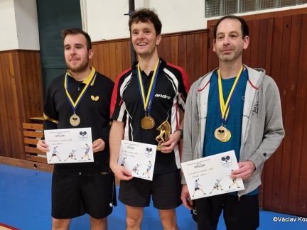 VIDEO: Okresní mistrovský titul vybojoval Cendelín. Premiérovou účast vesnice na Písecku ozdobili Heřmaňští titulem ve čtyřhře