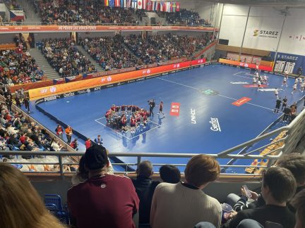 Postřehy Michala Krále z MS žen ve florbalu: Kanonáda našich na úvod!