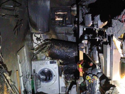 Majitelka našla dům vyhořelý a vytopený