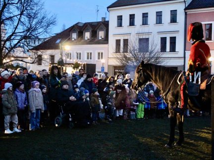 Čertovská neděle ve Veselí: Pekelník předpověděl návštěvnici svatbu, lidé si vyzkoušeli i stará řemesla