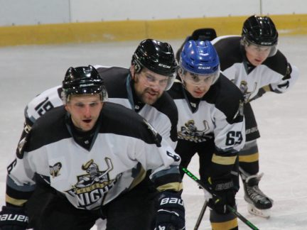 Hokej: Osm gólů Krumlovu a vzpomínka na spoluhráče. Hluboká se zvedá