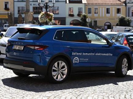 Lidé si v Písku mohou půjčovat první sdílené auto