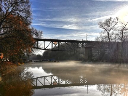 Vlaky se vrací na Bechyňku. Budou rychlé a tiché, varuje město chodce