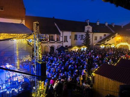 Víkend na Strakonicku nabídne divadelní představení i adventní program