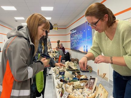Téměř třicet tisíc během tří hodin. Zboží z chráněných dílen mělo v Temelíně úspěch
