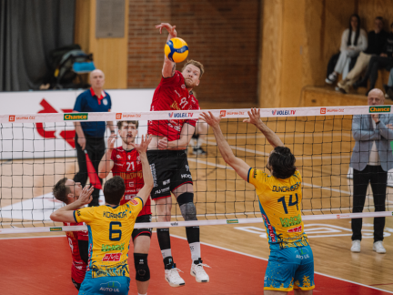 Volejbalisté Českých Budějovic utrpěli první prohru sezony. Vzdor přišel pozdě