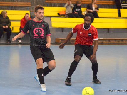 FUTSAL: Parta se proti Motoru nesešla, Masters vyzráli na Gardu