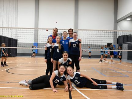 Hráčky Volejbalu Tábor U14 bojovaly s prořídlou sestavou. Na krajském přeboru před domácím publikem ovšem uspěly