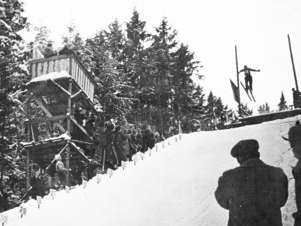 Na Zlatém vrchu se kdysi létalo: Zapomenutý skokanský můstek byl v lese u Ražic