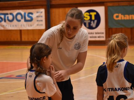 Každý koš se počítal. Malé basketbalistky ze Strakonic sbíraly herní zkušenosti