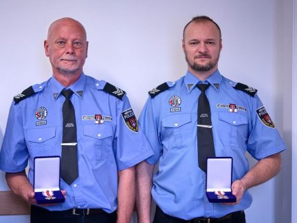 Budějovičtí strážníci získali ocenění v soutěži Strážník roku za záchranu života
