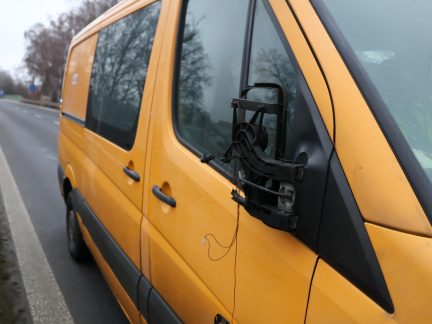 Chodec, kterého srazila ráno u Milevska dodávka, zřejmě nebyl vidět. Policie hledá svědky