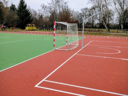 Základní škola Grünwaldova v Budějovicích má opravené hřiště. Využije ho i veřejnost