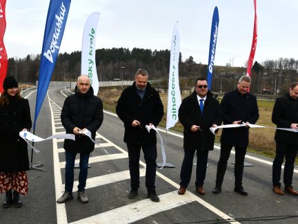 Obchvat Kaplice se dnes slavnostně otevřel. Přináší zklidnění dopravy v centru města