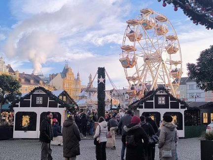Video: Adventní trhy i kluziště v Písku a Českých Budějovicích praskají ve švech