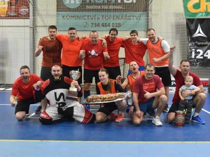 Charitativní florbal ve Strakonicích vynesl 39 tisíc korun pro dětské centrum