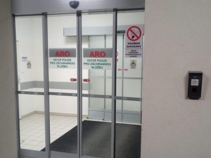 Zakrvácený opilec v Táboře nevěřil, že je zraněný. K ošetření ho přiměla až pohrůžka záchytkou