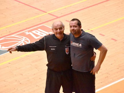 Junioři kráčí bez ztráty bodu, Katovice se posunuly na druhé místo