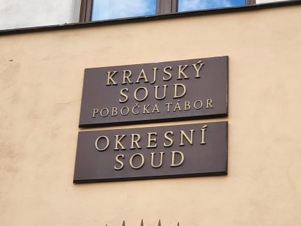 Krajský soud potvrdil, že redaktor radničního zpravodaje není otrok. Může i nesouhlasit