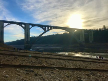 Z Podolského mostu chtěla skočit zoufalá žena