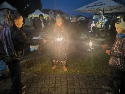 Stoni zahráli v Petrovicích. Zazněla i Nekoleda, kterou nazpíval Jindra Müller
