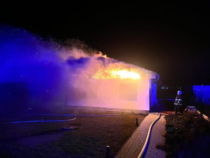 Chotoviny pomáhají rodině po ničivém vánočním požáru