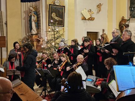 Rakouský Haugschlag okouzlila česká vánoční hudba. Zněla i ve prospěch českého poutního kostela, který vyhořel