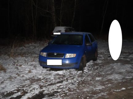 Opilec s 2,7 promile a zákazem řízení boural, svědek mu zmařil útěk