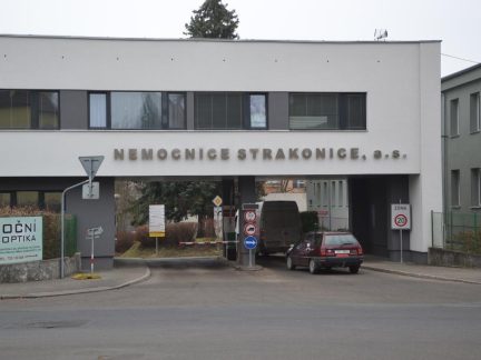 Nemocnice ve Strakonicích obdarovala první vánoční dítě ve své porodnici