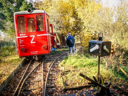 Blatenská úzkokolejka dnes vyráží na dráhu, jakou svět neviděl