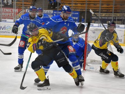 Hokej: Táborští kohouti vyprovodili zlínské berany. Na videu vybrali hráče zápasu fanoušci. Slovo dostal i důrazný bek