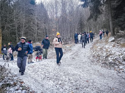 Na Mehelníku panovalo nevlídné počasí. Stovky nadšenců to neodradilo