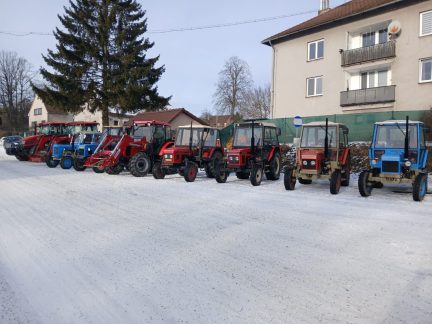 Příznivci značky Zetor se svými traktory na Nový rok opět mířili do Květuše