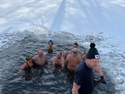 Novoroční namáčení do Chadimáku v Jistebnici přilákalo 54 otužilců