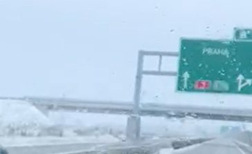 Kvůli nebezpečnému vozidlu uzavřela policie dálnici D3