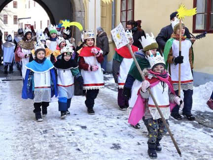 Tři králové se vydali koledovat po Třeboňsku. Jaká jsou pravidla? A na koho vyjde role černého vzadu?