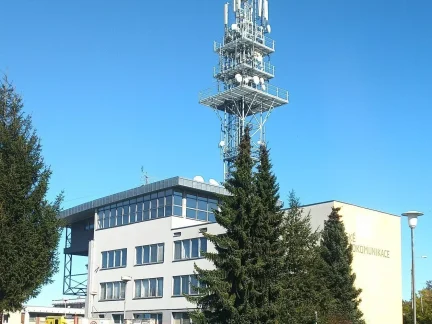 Kraj kupuje budovu Českých radiokomunikací na Pražské třídě pro zdravotnickou záchrannou službu