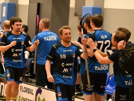 VIDEO: Branka v oslabení nasměrovala táborské florbalisty k vítězství. Packovi svěřenci poskočili v tabulce před Benešov