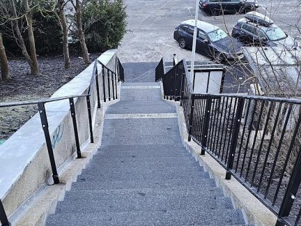 Schodiště u parkoviště P2 v Českém Krumlově je po opravě bezpečnější