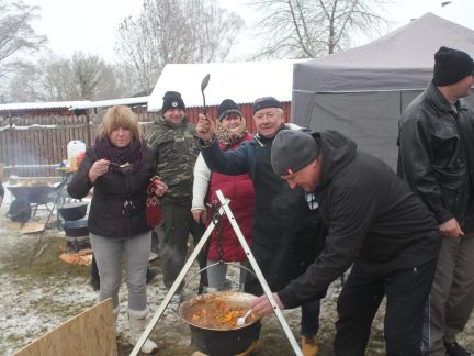 Soutěž v kotlíkovém vaření v Kestřanech letos ovládl katův šleh od domácích