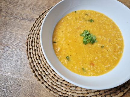 DOBROTY: Krémová polévka z čočky a bulguru