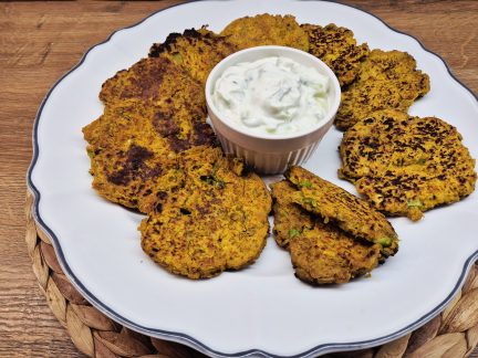 DOBROTY: Čočkové placičky s okurkovým dipem