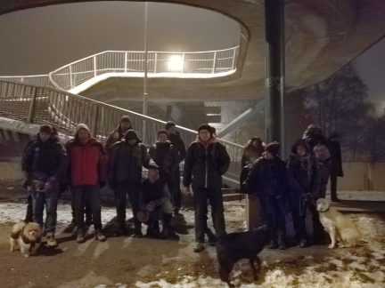 Sraz v 6.00. Lidi bez domova uklízejí Tábor od sněhu a odpadků