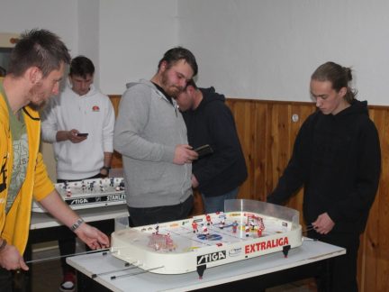 Kam o víkendu na Písecku: Soutěž ve stolním hokeji, snídaně, divadlo i hraní deskových her