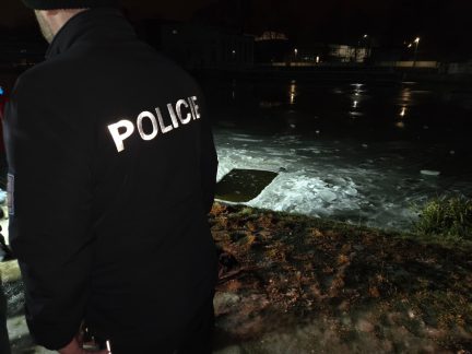 V budějovické nemocnici zemřela starší z dívek, které se topily ve Vltavě